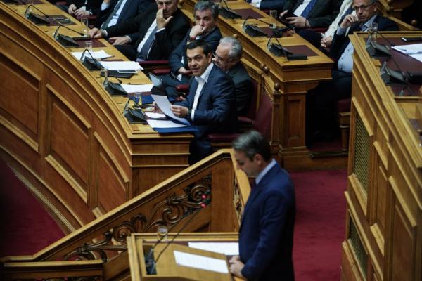 Επταήμερη εργασία: Πόλεμος προπαγάνδας για τις θέσεις Μητσοτάκη