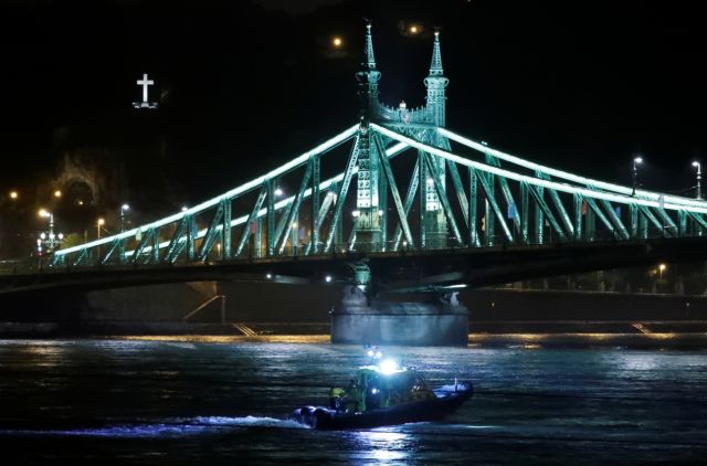 Τραγωδία στη Βουδαπέστη : Νεκροί και αγνοούμενοι από ανατροπή πλοίου με τουρίστες στον Δούναβη