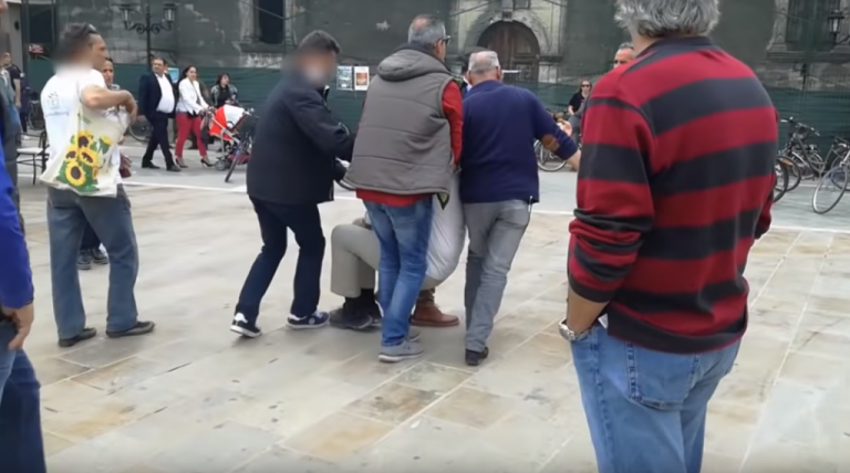 Η ασφάλεια του Τσίπρα πήρε σηκωτό διαδηλωτή για να μην τον ακούσει ο πρωθυπουργός