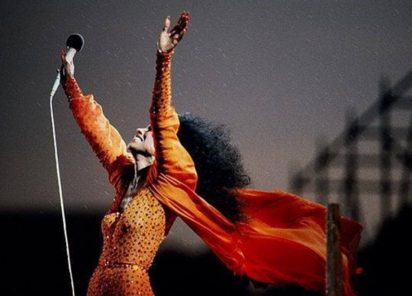 Νταϊάνα Ρος: Ένιωσα να με «βιάζουν» στο αεροδρόμιο