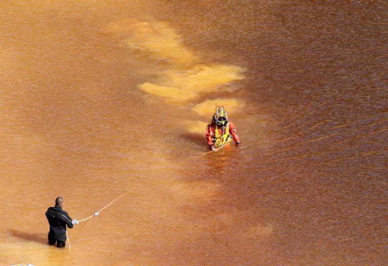 Κύπρος: Μηδενική ορατότητα και λάσπη δυσκολεύουν τις έρευνες στην Κόκκινη Λίμνη