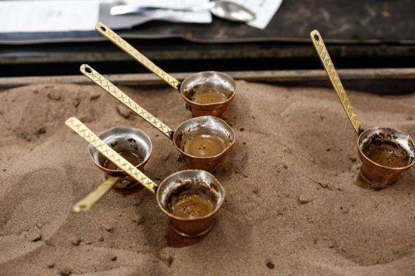 ΦΠΑ: Η «παγίδα» που κάνει… πικρό τον καφέ και τα ροφήματα