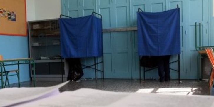 Καβγάς σε εκλογικό τμήμα στη Λαμία - Πιάστηκαν στα χέρια εκλογικοί αντιπρόσωποι
