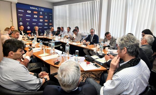 Σύσκεψη στον ΕΣΑΚΕ : Τέσσερις ώρες μίας απέραντης παρωδίας