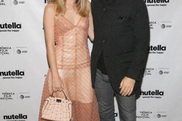 Κουνελάκι του Playboy κόρη διάσημου ηθοποιού