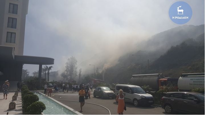 Συναγερμός στη Ρόδο για φωτιά στο Φαληράκι