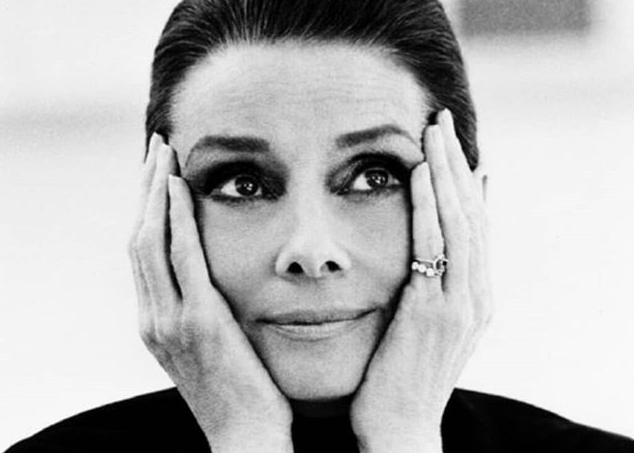 Μια πιο προσωπική ματιά στη ζωή της Όντρεϊ Χέπμπορν