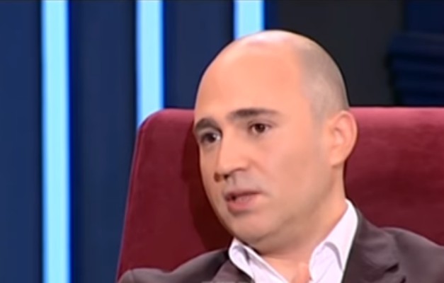 Μπογδάνος : Τι αποκάλυψε για το γάμο του και την επίθεση στα Εξάρχεια