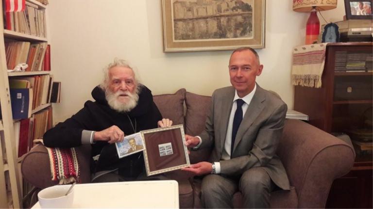 Τίμησε τον αγωνιστή Μανώλη Γλέζο η Ρωσία