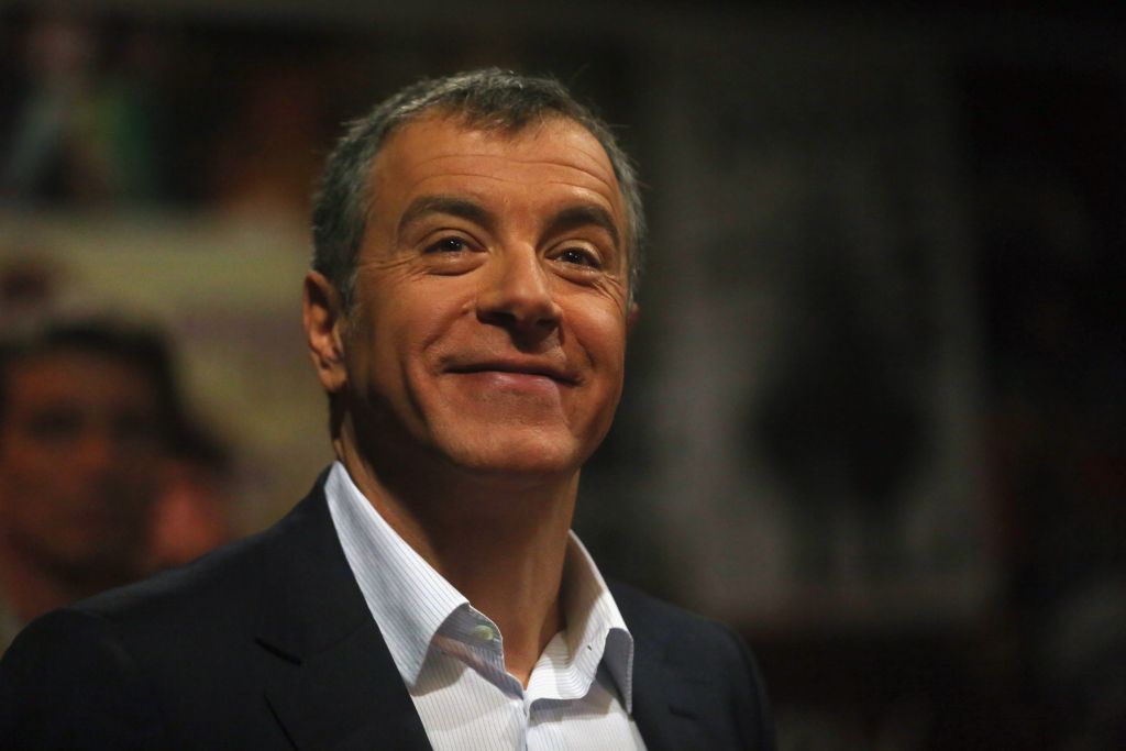 Η χαλαρή βόλτα του Σταύρου Θεοδωράκη στην Κυψέλη