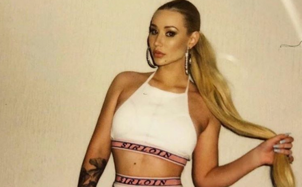 Γυμνές φωτογραφίες της Iggy Azalea «ρίχνουν» τα social της