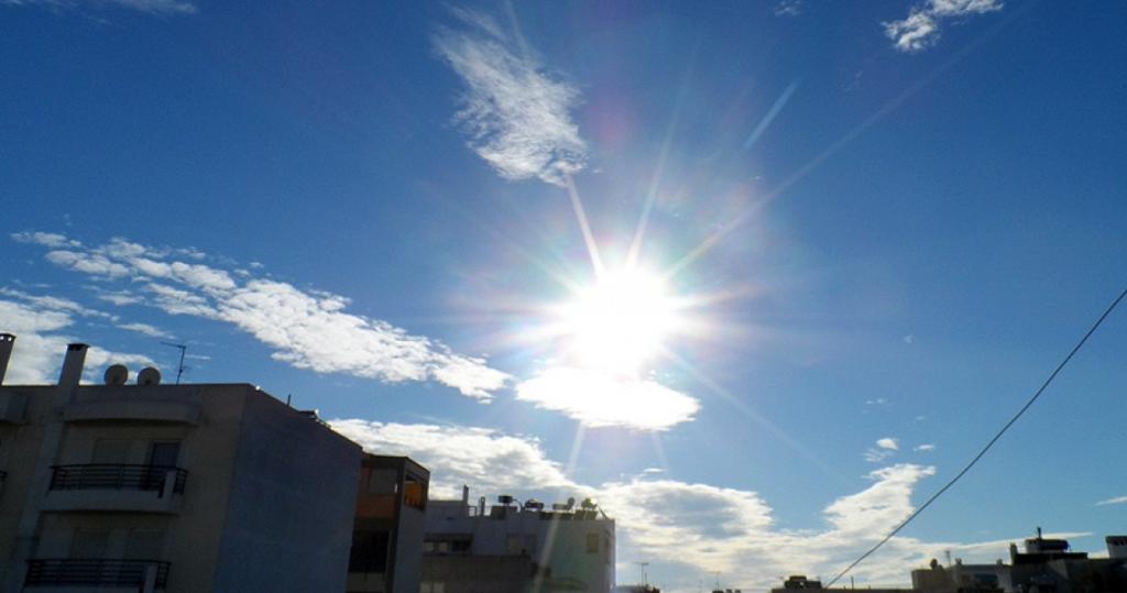 Ζεστός καιρός με νοτιάδες και αφρικανική σκόνη τη Δευτέρα