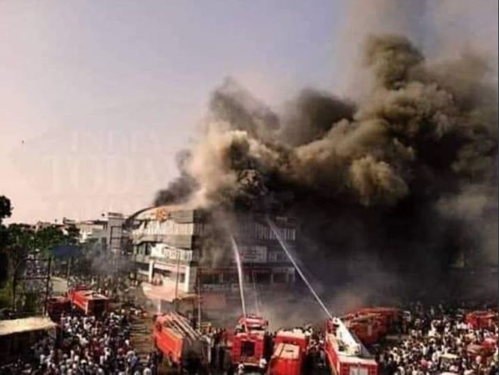 Τραγωδία στην Ινδία : Πηδούσαν από τα παράθυρα για να σωθούν από τις φλόγες