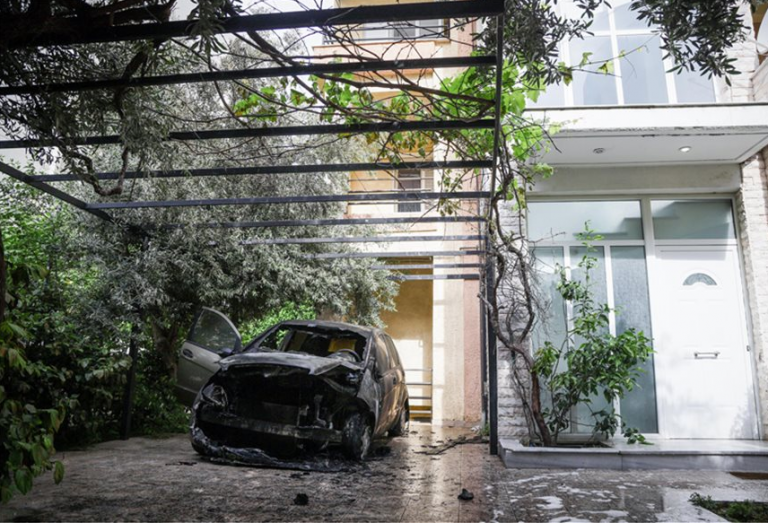 Ανάληψη ευθύνης για τον εμπρησμό του οχήματος της Μίνας Καραμήτρου