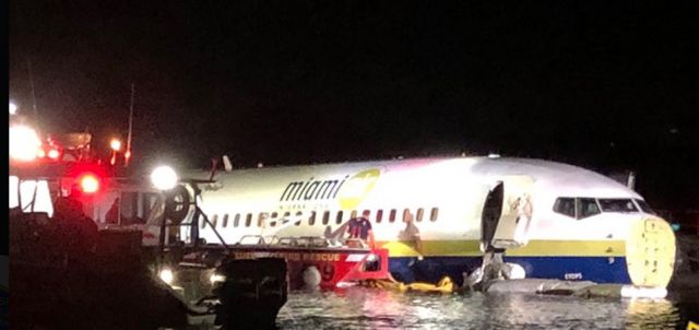 Προσγείωση τρόμου στις ΗΠΑ: Boeing με 136 επιβάτες κατέληξε σε ποτάμι