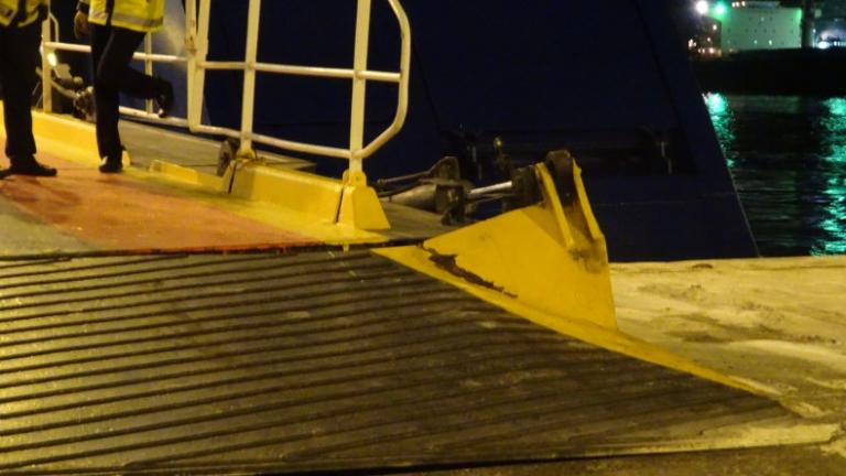 Αναχώρησε το Blue Star Paros από τη Σύρο – Αγανακτισμένοι οι επιβάτες