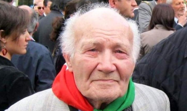 Τζ. Μπενινκάζα: Απεβίωσε ένας από τους τελευταίους επιζήσαντες της σφαγής της Κεφαλλονιάς