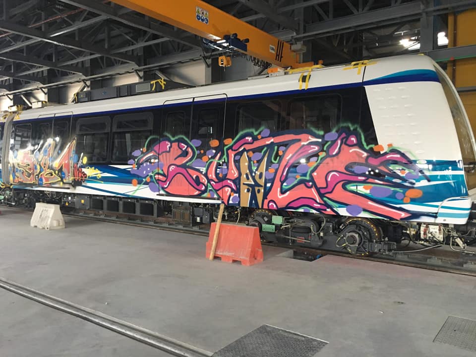 Ο Σπίρτζης δικαιολογεί τα γκράφιτι στο μετρό Θεσσαλονίκης: «Καλλιτεχνική δημιουργία»