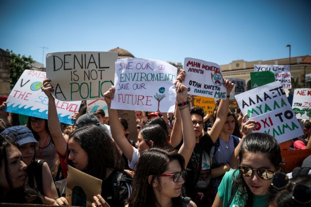 Παγκόσμια απεργία για το κλίμα: Χιλιάδες νέοι διαδηλώνουν στους δρόμους