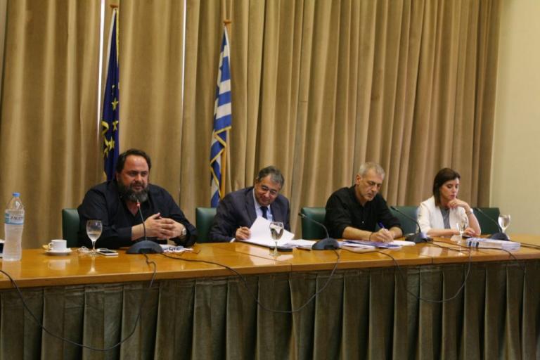 Συζήτηση Μώραλη – Μαρινάκη με τους φορείς τους Πειραιά για την ανάπτυξη του επιχειρείν