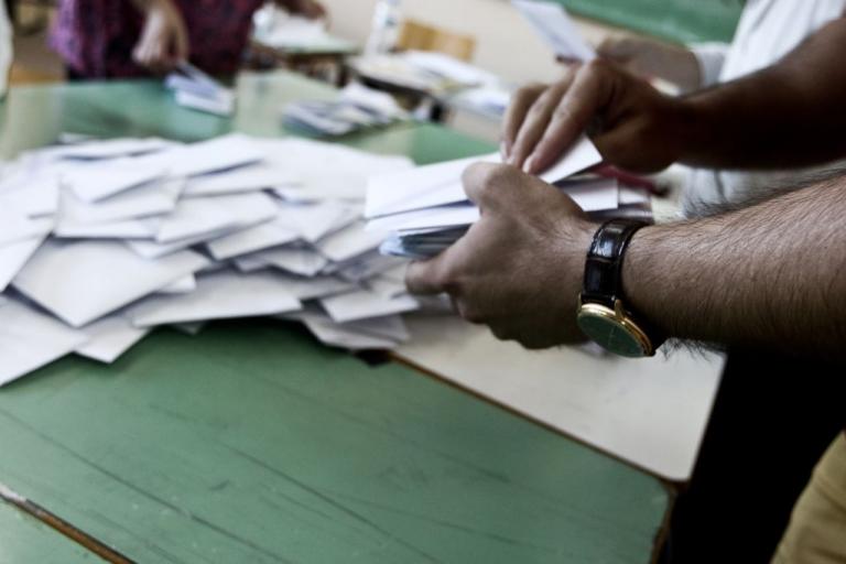 Σταθερά μπροστά η ΝΔ για τις ευρωεκλογές – Ο ρόλος των αναποφάσιστων και όλα τα πιθανά σενάρια