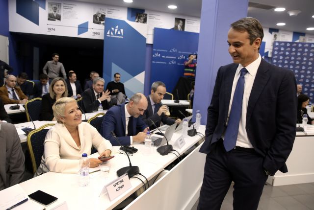 Mitsotakis, SYRIZA clash on seven-day work weeks, pension bonus