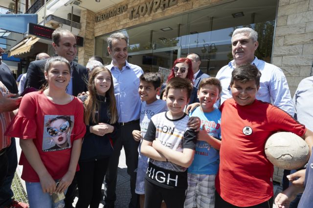 Mitsotakis wraps up campaign in Thessaloniki, blasts Tsipras on Prespes, handouts, security