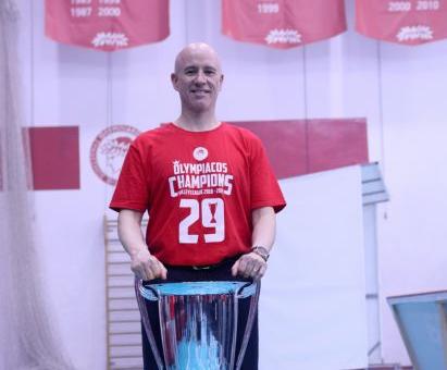 Αφιέρωμα της «As» στον πρωταθλητή Ολυμπιακό και τον Μουνιόθ