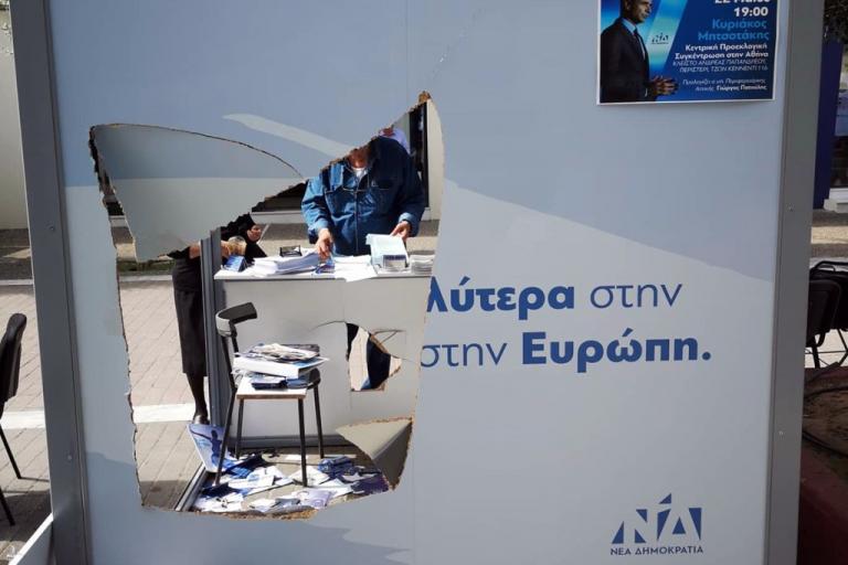 Άγνωστοι κατέστρεψαν το εκλογικό περίπτερο της ΝΔ στο Περιστέρι