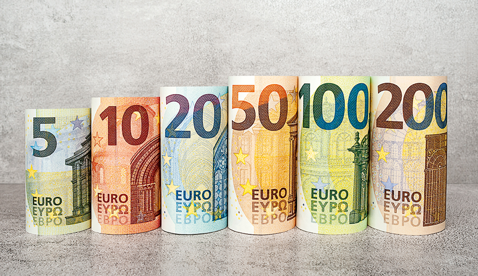 Απίθανο βίντεο: Δείτε τι περνά το... ευρώ προκειμένου να φθάσει στα χέρια σας