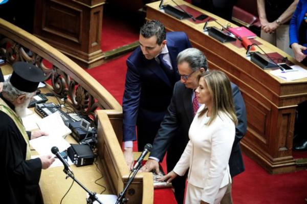 Ορκίστηκαν οι νέοι βουλευτές Παναγιωτόπουλος, Ράπτη και Νυφούδης