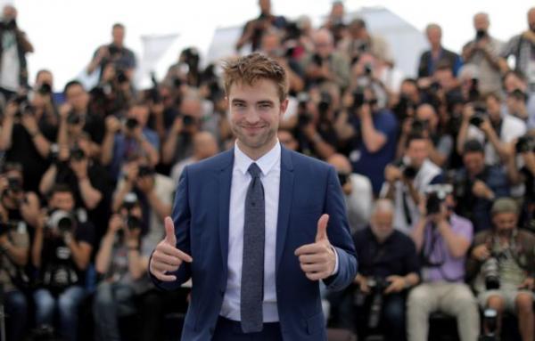 Ο Ρόμπερτ Πάτινσον θα φορά πλέον τη στολή του Batman