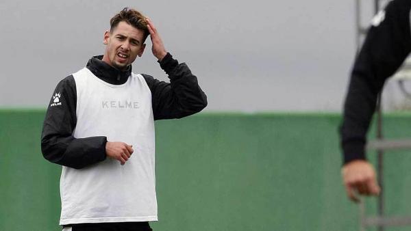 Το δεξί μπακ που στέλνουν στην ΑΕΚ τα ισπανικά ΜΜΕ