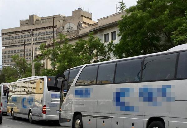 Μεταφερόμενοι «ψηφοφόροι» σε συγκεντρώσεις με 25 ευρώ το άτομο