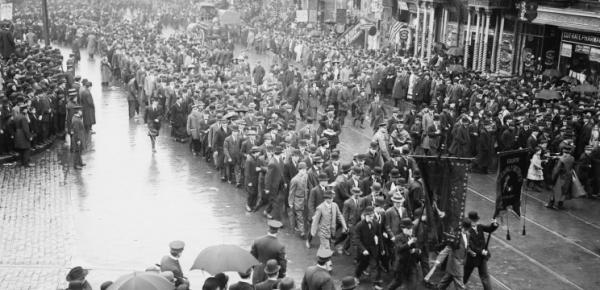 Πρωτομαγιά: Οι εργάτες τιμούν το Μάη του 1886