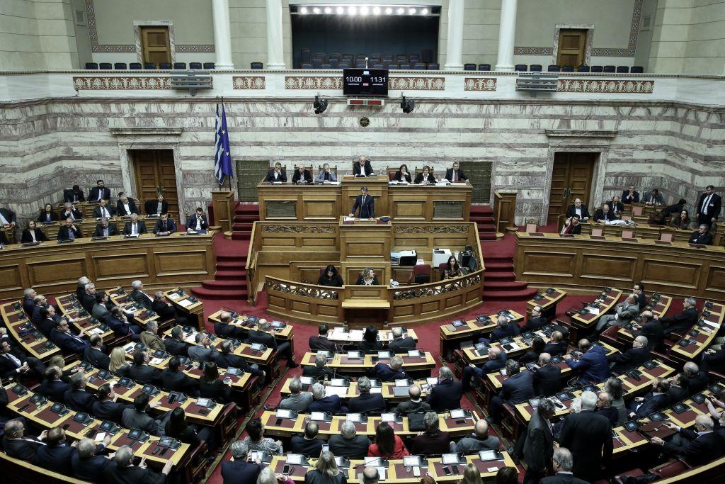 Βουλή: Σε υψηλούς τόνους συνεχίζεται η συζήτηση για την ψήφο εμπιστοσύνης