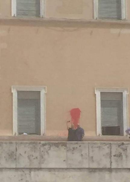 Αθλια σέλφι στη Βουλή