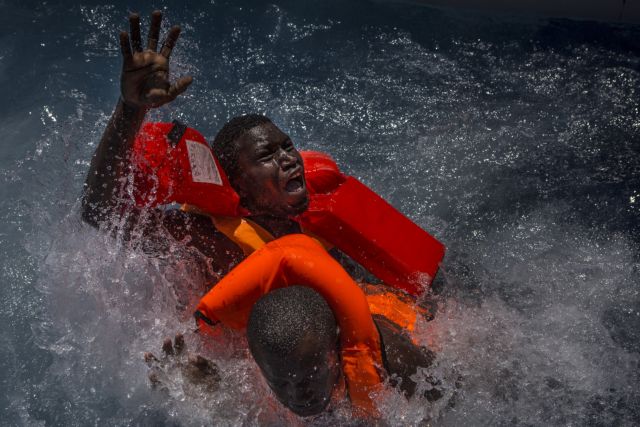 Independent: Υψηλά πρόστιμα ετοιμάζει ο Σαλβίνι σε όσους διασώζουν πρόσφυγες στη θάλασσα