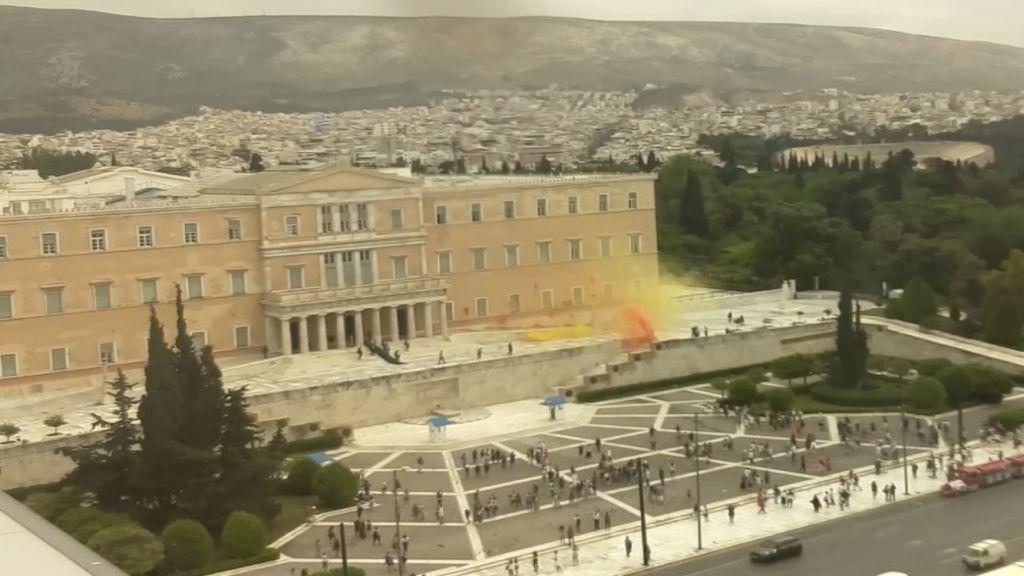 Το βίντεο από την επίθεση του «Ρουβίκωνα» στη Βουλή