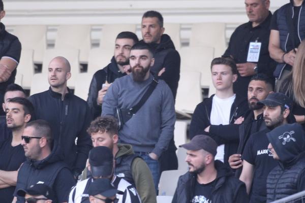 Έδειξε τα γεννητικά του όργανα στους οπαδούς της ΑΕΚ ο Γ. Σαββίδης