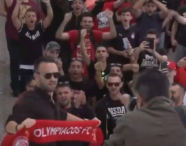 Ολυμπιακός: Υπέγραψε και αποθεώθηκε ο Ματιέ Βαλμπουενά