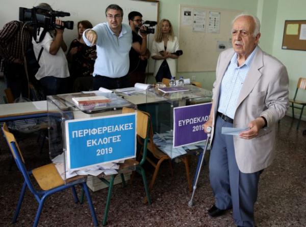 Εκλογές 2019 : Ουρές λίγο πριν κλείσουν οι κάλπες