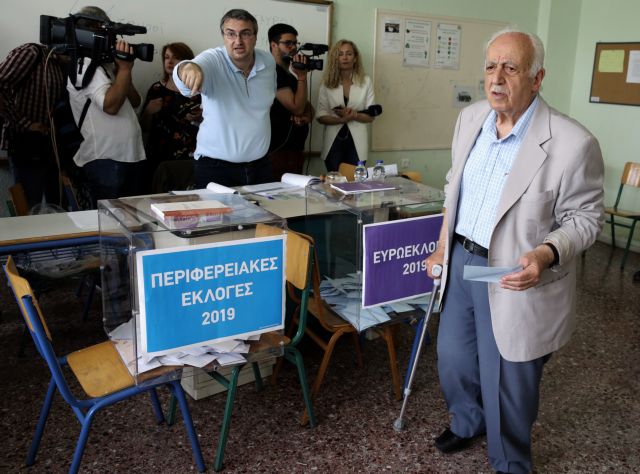 Εκλογές 2019 : Ουρές λίγο πριν κλείσουν οι κάλπες