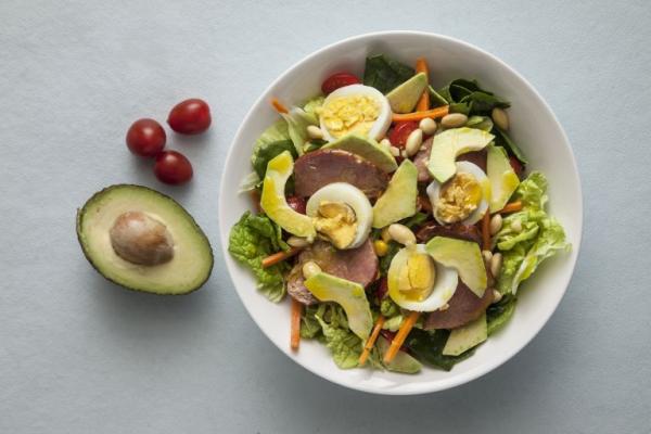 Σαλάτα με σέσκουλα, κέιλ και λούτζα