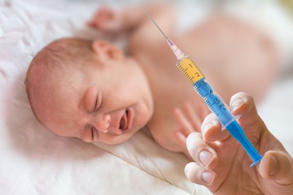 Τι να κάνω όταν το μωρό μου κλαίει στο εμβόλιο;
