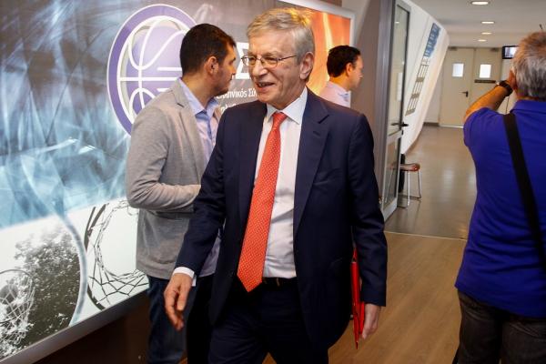 Σκινδήλιας σε Γιαννακόπουλο: «Θα ήθελες πολύ να σε λένε Αγγελόπουλο»