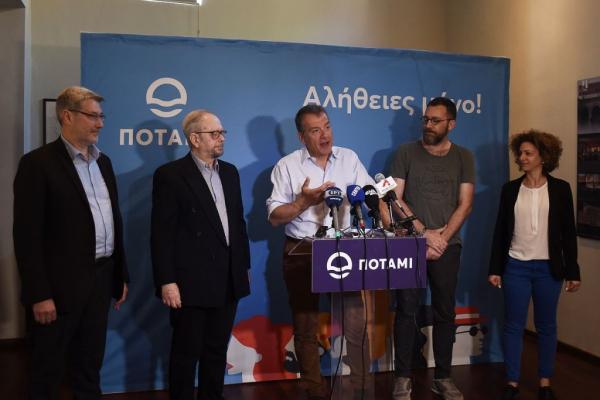 Θεοδωράκης: Η εθνική καταστροφή που ζήσαμε στο Μάτι έχει δύο ενόχους