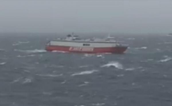 Η μάχη του πλοίου «Θεολόγος» με τα κύματα στην Τήνο