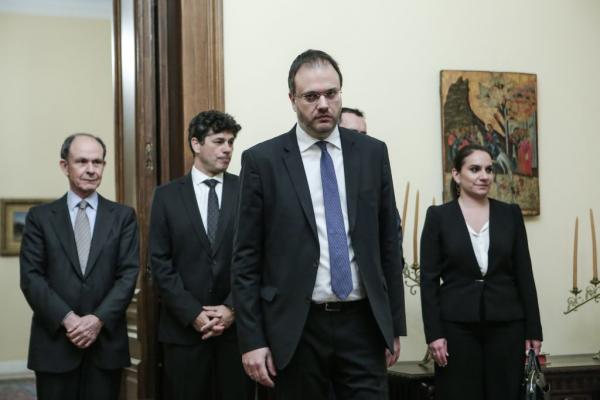 Η Αντιπολίτευση «πυροβολεί» Θεοχαρόπουλο για την υπουργοποίησή του