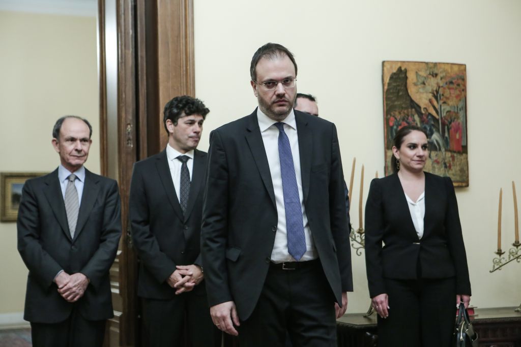 Η Αντιπολίτευση «πυροβολεί» Θεοχαρόπουλο για την υπουργοποίησή του